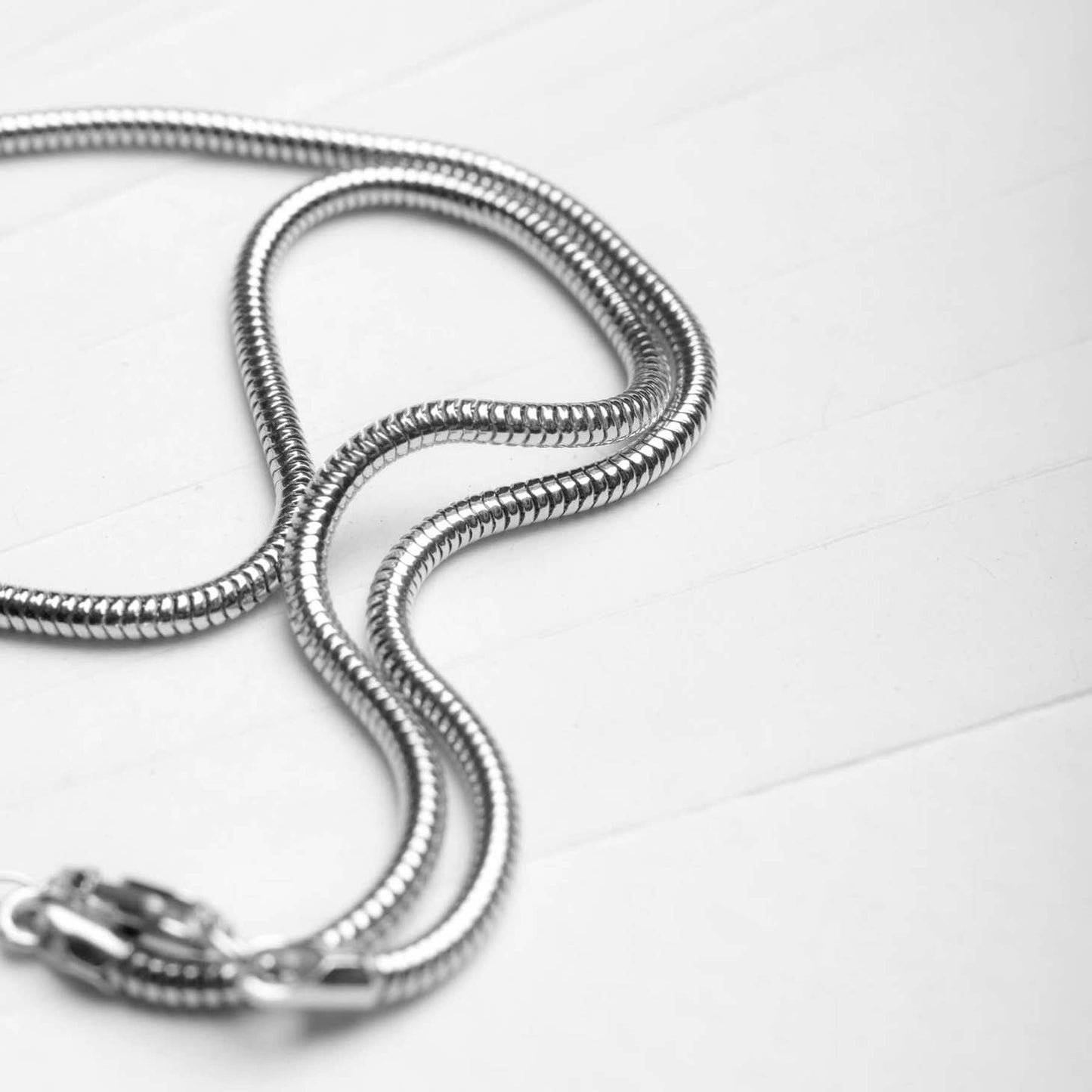men's 925 sterling silver mamba necklace displayed on white table
