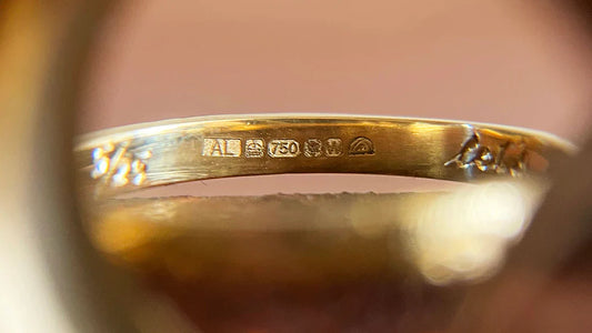 Gold ring showing 750 (18ct) hallmark on inside