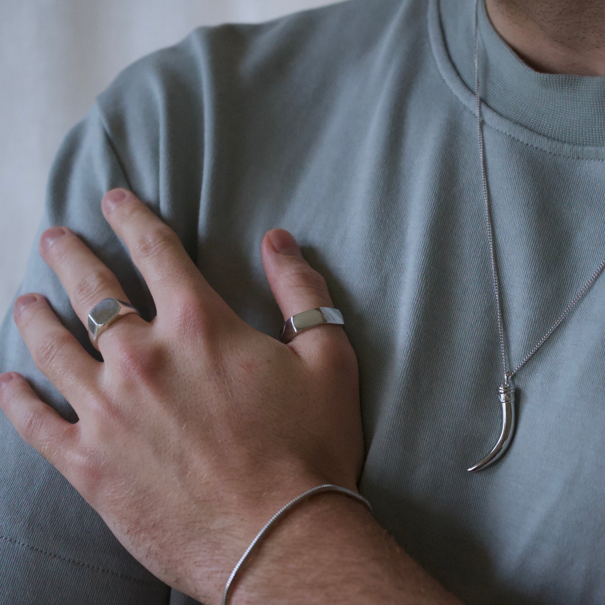 Man wearing 925 sterling silver bolt ring